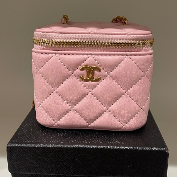 Chanel Bag - Picture 1 of 3